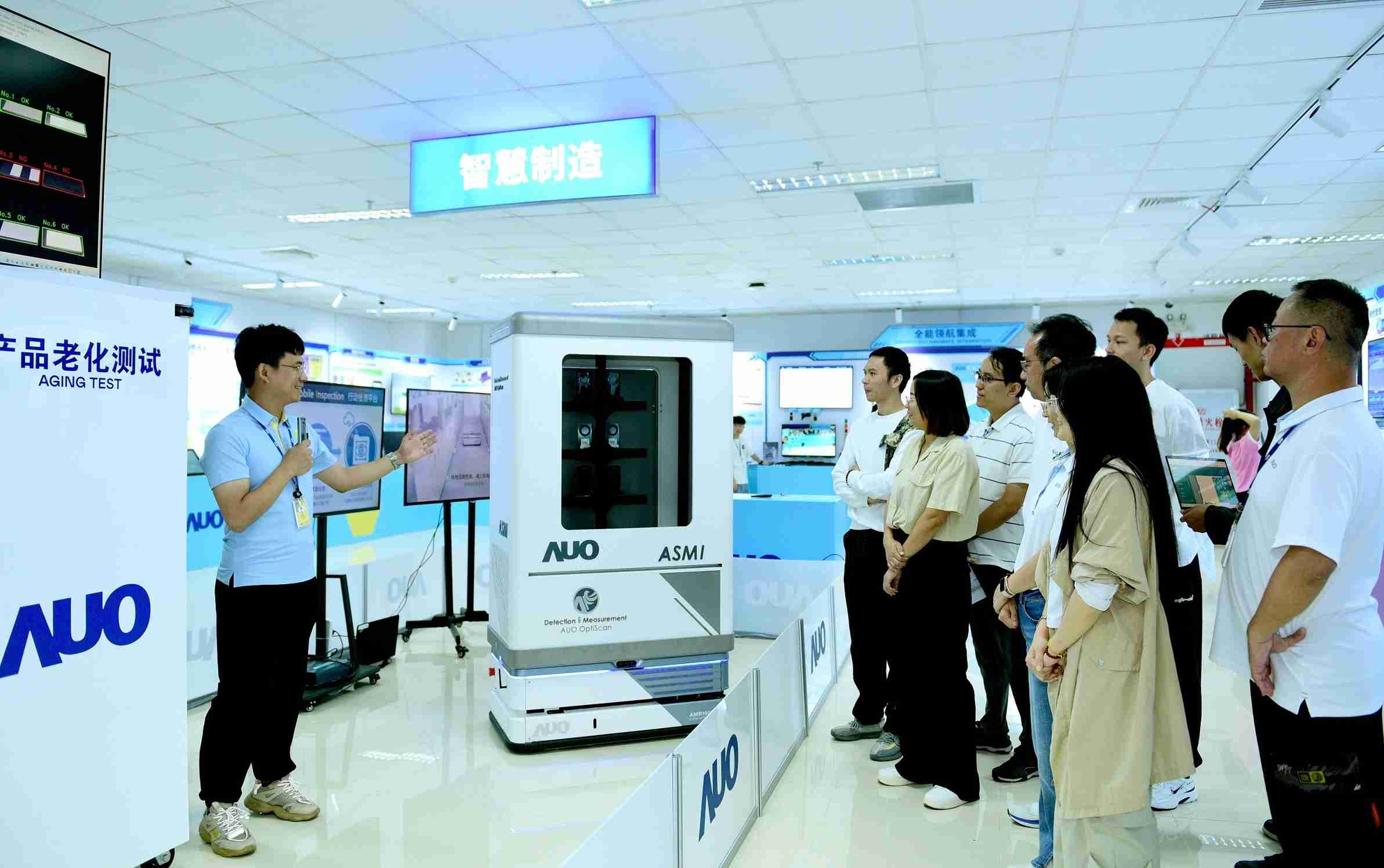 尊龙集团厦门将5G+ABC技术串联生产管理全流程，，，，打通研发、、采购、、、生管、、、、制程、、设备、、质量等产品全生命周期制造流程，，完成数字化设计、、、智慧供应链、、、智能座舱、、、、全流程设备管理、、、数据驱动优化、、、、智慧在线检测、、智慧品管等自适应生产模式升级